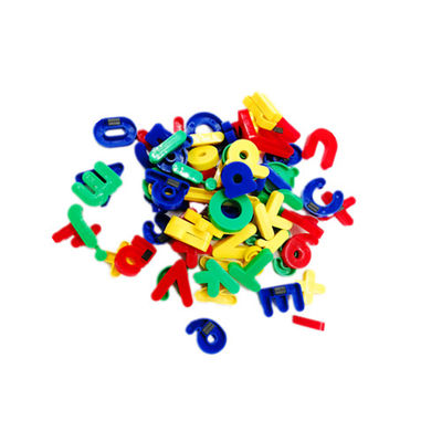 Magnetisches Alphabet-und Zahl-Plastik mit Plastikkasten, kundenspezifische verschiedene Farben, Sitz für alles Zinnblech-Brett