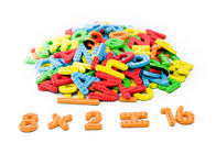 Tragbare magnetische Alphabete und Zahlen, die magnetische Buchstaben der Kinder und Zahlen