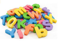 Tragbare magnetische Alphabete und Zahlen, die magnetische Buchstaben der Kinder und Zahlen